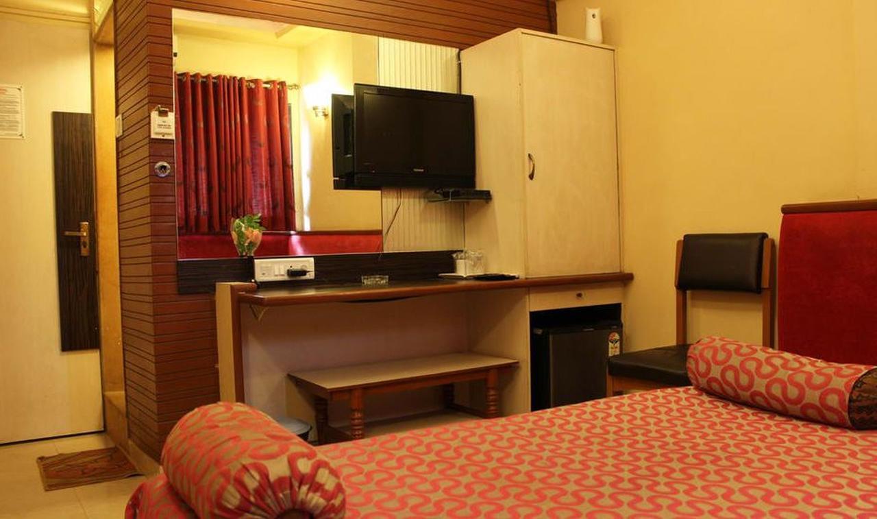 Hotel Siddhartha ムンバイ エクステリア 写真